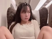 비행기에서 자위하는 아시아 창녀 소녀